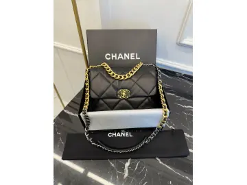 Chanel 19 Large