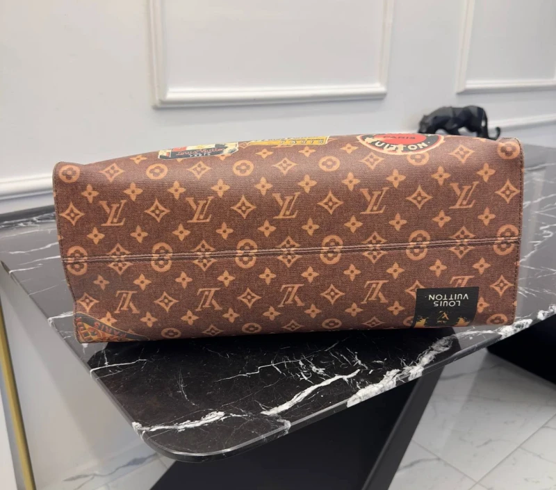 LOUIS VUITTON ONTHEGO VOYAGE