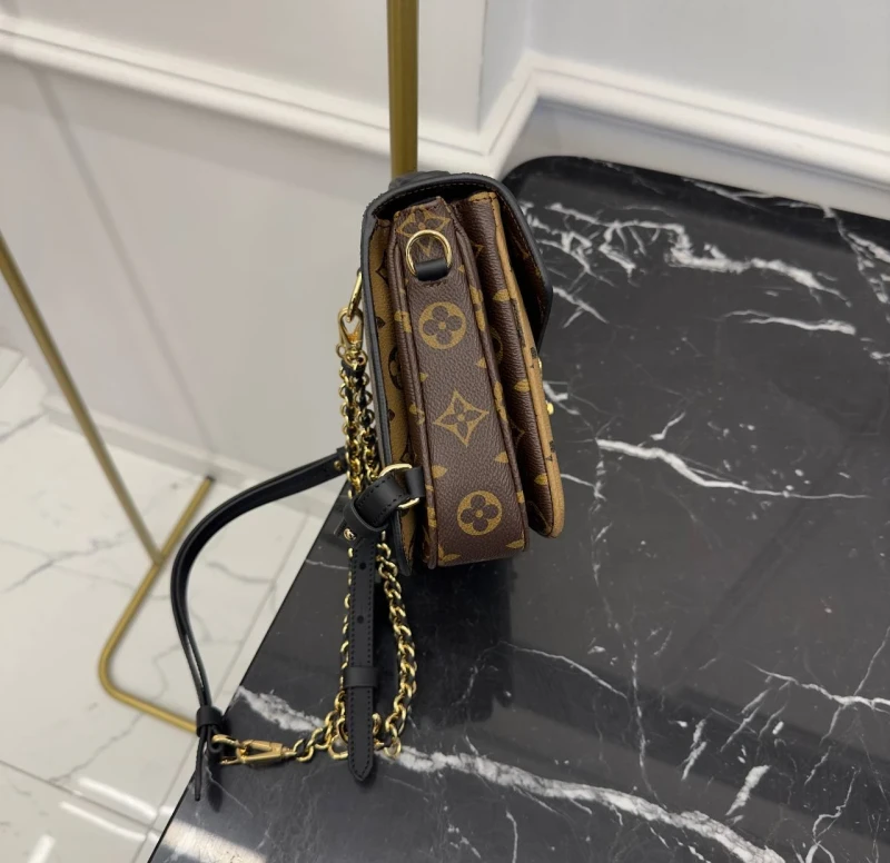 Louis Vuitton Pochette Metis Rucksack