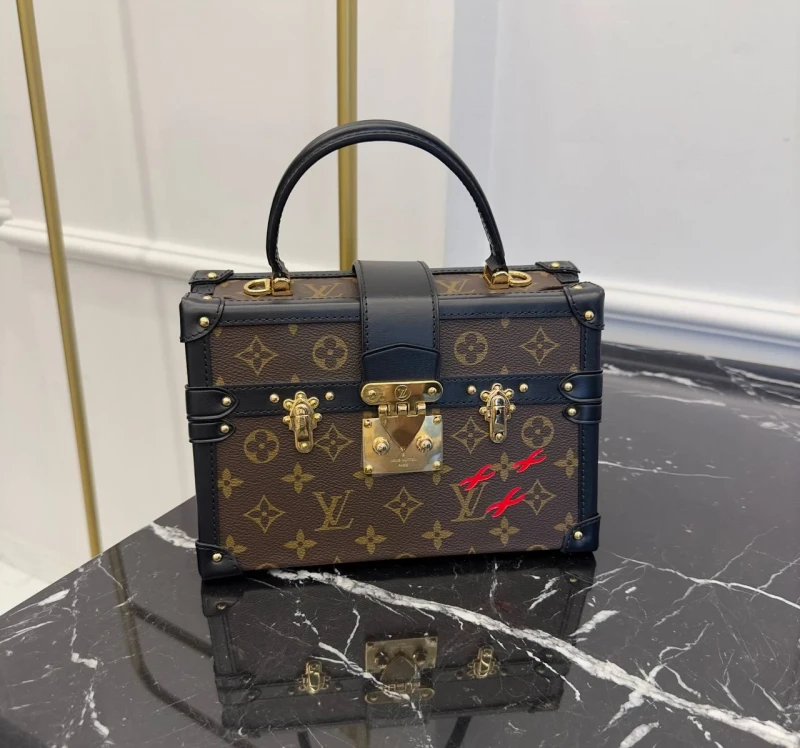 LOUIS VUITTON PETITE MALLE V