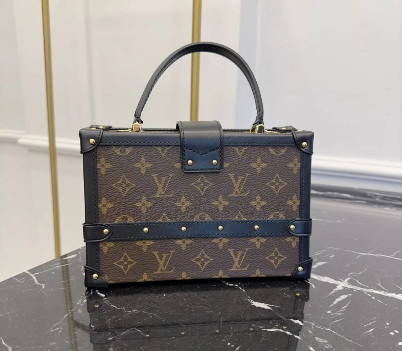 LOUIS VUITTON PETITE MALLE V