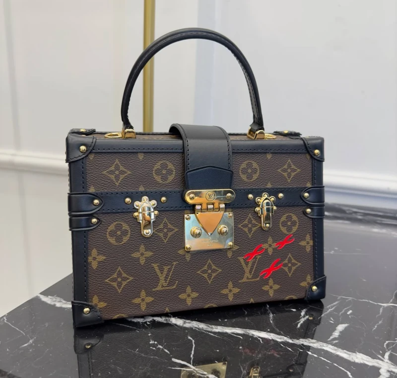 LOUIS VUITTON PETITE MALLE V